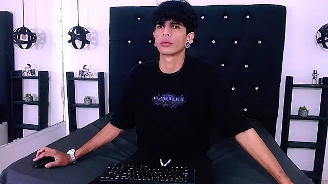 Snapshot of Franvill_Trato chatting on November 7, 2025, 12:21 pm Franvill Trato online show from November 7, 2025, 12:21 pm