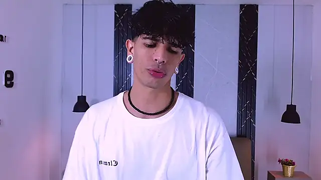 Snapshot of Franvill_Trato chatting on October 17, 2025, 6:43 pm Franvill Trato online show from October 17, 2025, 6:43 pm