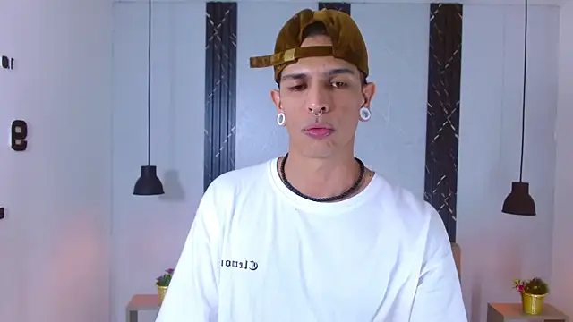 Snapshot of Franvill_Trato chatting on October 14, 2025, 6:52 pm Franvill Trato online show from October 14, 2025, 6:52 pm