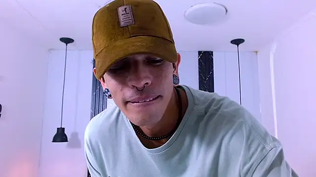 Snapshot of Franvill_Trato chatting on December 3, 2025, 8:19 pm Franvill Trato online show from December 3, 2025, 8:19 pm