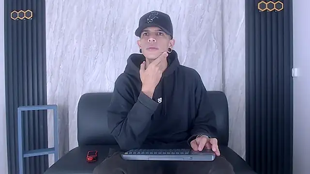 Snapshot of Franvill_Trato chatting on October 12, 2025, 12:06 pm Franvill Trato online show from October 12, 2025, 12:06 pm