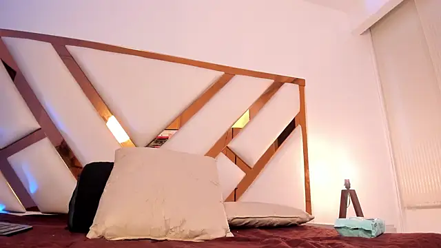 Niicolle Evanss online show from March 21, 2026, 7:40 pm