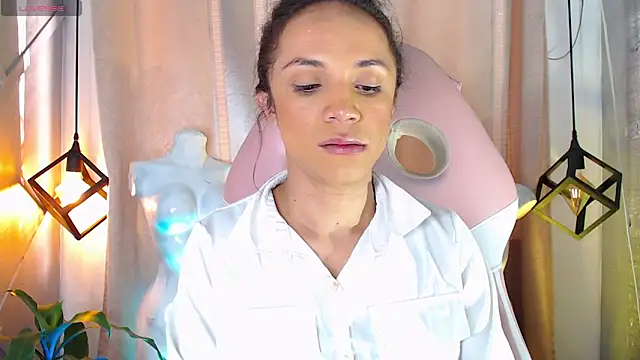 Cristal Gem1 online show from May 3, 2026, 11:47 am
