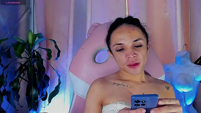 Cristal Gem1 online show from June 25, 2026, 7:52 pm