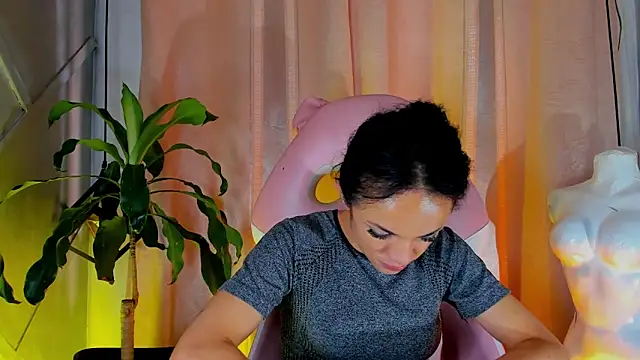 Snapshot of Cristal_Gem1 chatting on June 8, 2026, 12:06 pm Cristal Gem1 online show from June 8, 2026, 12:06 pm