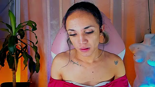 Snapshot of Cristal_Gem1 chatting on June 13, 2026, 2:15 pm Cristal Gem1 online show from June 13, 2026, 2:15 pm