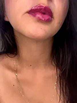 Snapshot of salo-rousee chatting on November 25, 2025, 12:22 am salo-rousee online show from November 25, 2025, 12:22 am