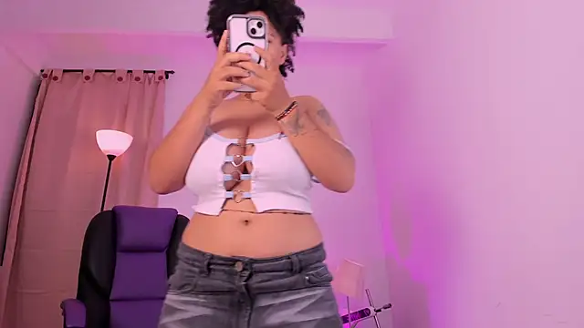 Snapshot of LiaaMoretzz chatting on December 4, 2025, 3:38 am LiaaMoretzz online show from December 4, 2025, 3:38 am