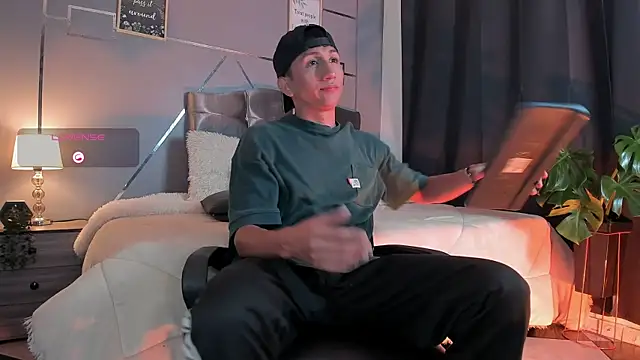 oliver mr  online show from November 17, 2025, 8:13 pm