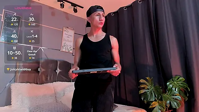 oliver mr  online show from December 3, 2025, 2:23 am