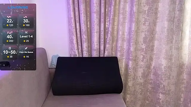 Snapshot of _Linett_ chatting on June 13, 2026, 1:53 pm Linett online show from June 13, 2026, 1:53 pm