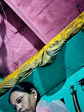 Snapshot of Pooja750 chatting on November 5, 2025, 8:45 pm Pooja750 online show from November 5, 2025, 8:45 pm