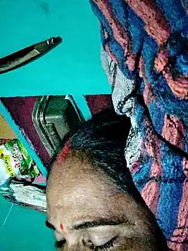 Snapshot of Pooja750 chatting on November 3, 2025, 4:43 pm Pooja750 online show from November 3, 2025, 4:43 pm