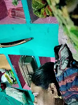 Snapshot of Pooja750 chatting on November 21, 2025, 8:35 am Pooja750 online show from November 21, 2025, 8:35 am