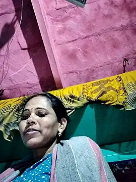 Snapshot of Pooja750 chatting on December 2, 2025, 12:44 am Pooja750 online show from December 2, 2025, 12:44 am