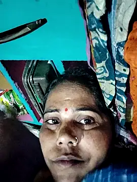 Snapshot of Pooja750 chatting on November 8, 2025, 6:33 pm Pooja750 online show from November 8, 2025, 6:33 pm