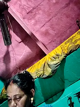 Snapshot of Pooja750 chatting on November 4, 2025, 6:44 pm Pooja750 online show from November 4, 2025, 6:44 pm