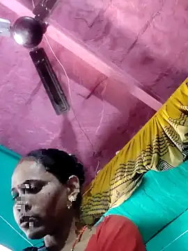 Snapshot of Pooja750 chatting on November 17, 2025, 5:44 am Pooja750 online show from November 17, 2025, 5:44 am