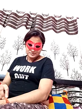 Snapshot of Gullapi chatting on October 15, 2025, 8:28 pm Gullapi online show from October 15, 2025, 8:28 pm