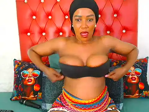 GaggingQueen32 online show from October 25, 2025, 3:23 pm