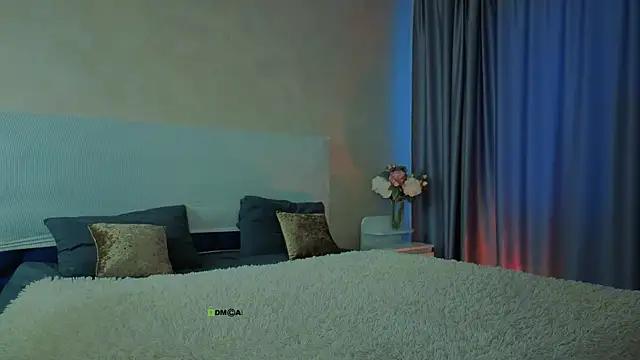  sophielov online show from May 17, 2026, 3:06 am
