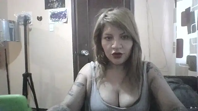 Isisflame online show from December 17, 2025, 10:59 pm