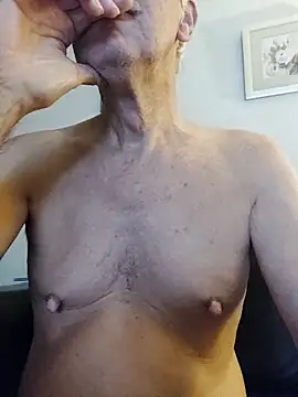 Snapshot of slaveman4you chatting on October 29, 2025, 10:42 pm slaveman4you online show from October 29, 2025, 10:42 pm