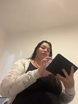 sarahreyess 11 online show from March 25, 2026, 10:47 am