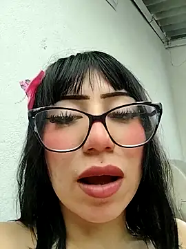 Snapshot of Kitty_Melodi chatting on October 6, 2025, 9:15 pm Kitty Melodi online show from October 6, 2025, 9:15 pm