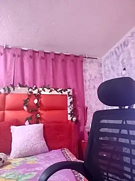 Snapshot of Kitty_Melodi chatting on October 23, 2025, 9:08 am Kitty Melodi online show from October 23, 2025, 9:08 am