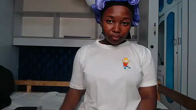 Minnie6879 online show from September 21, 2025, 4:34 pm