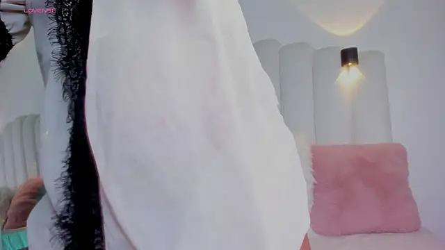 Snapshot of danna_ross25 chatting on December 16, 2025, 1:21 am danna ross25 online show from December 16, 2025, 1:21 am