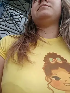 Snapshot of Hannah-colx chatting on July 5, 2026, 6:37 pm Hannah-colx online show from July 5, 2026, 6:37 pm