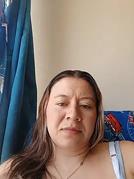 Snapshot of Hannah-colx chatting on July 6, 2026, 3:14 pm Hannah-colx online show from July 6, 2026, 3:14 pm