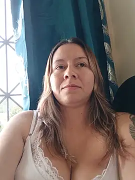 Snapshot of Hannah-colx chatting on July 11, 2026, 5:35 pm Hannah-colx online show from July 11, 2026, 5:35 pm