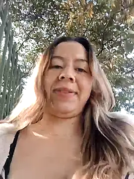Snapshot of Hannah-colx chatting on July 25, 2026, 1:39 pm Hannah-colx online show from July 25, 2026, 1:39 pm