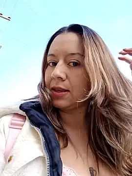 Snapshot of Hannah-colx chatting on July 20, 2026, 1:24 pm Hannah-colx online show from July 20, 2026, 1:24 pm