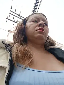 Snapshot of Hannah-colx chatting on July 23, 2026, 2:35 pm Hannah-colx online show from July 23, 2026, 2:35 pm