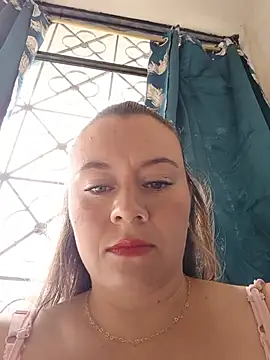Snapshot of Hannah-colx chatting on June 25, 2026, 4:01 pm Hannah-colx online show from June 25, 2026, 4:01 pm