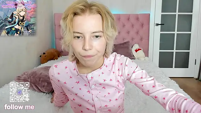 Snapshot of Pink_Lila18 chatting on October 21, 2025, 9:41 am Pink Lila18 online show from October 21, 2025, 9:41 am