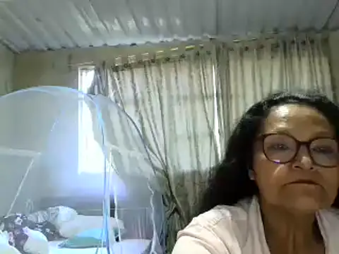 Snapshot of _Cristal chatting on October 7, 2025, 1:01 pm Cristal online show from October 7, 2025, 1:01 pm