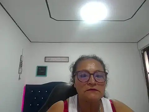 Snapshot of _Cristal chatting on September 15, 2025, 5:13 pm Cristal online show from September 15, 2025, 5:13 pm