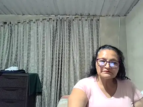 Snapshot of _Cristal chatting on October 26, 2025, 3:51 am Cristal online show from October 26, 2025, 3:51 am