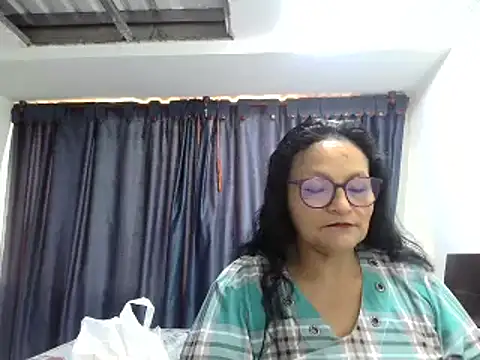 Snapshot of _Cristal chatting on November 16, 2025, 8:02 pm Cristal online show from November 16, 2025, 8:02 pm