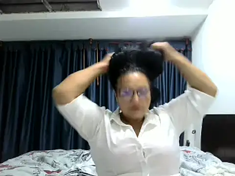 Snapshot of _Cristal chatting on December 1, 2025, 4:02 am Cristal online show from December 1, 2025, 4:02 am