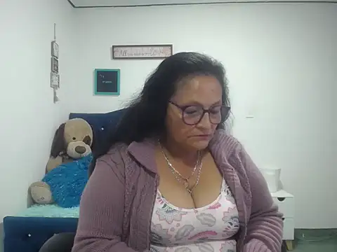 Snapshot of _Cristal chatting on September 12, 2025, 4:01 am Cristal online show from September 12, 2025, 4:01 am