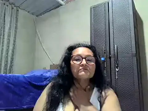 Snapshot of _Cristal chatting on October 3, 2025, 1:09 am Cristal online show from October 3, 2025, 1:09 am