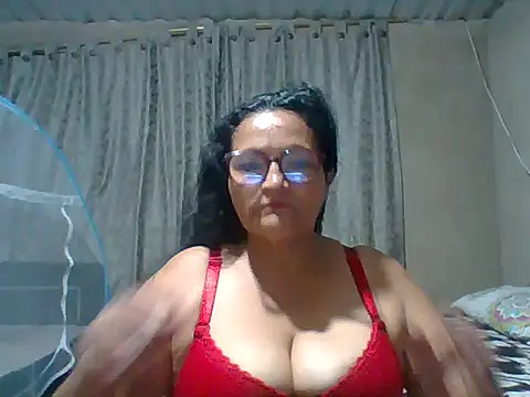 Snapshot of _Cristal chatting on October 1, 2025, 10:57 pm Cristal online show from October 1, 2025, 10:57 pm