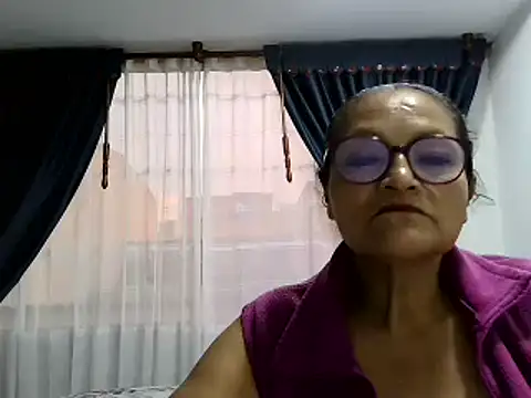Snapshot of _Cristal chatting on November 11, 2025, 10:26 pm Cristal online show from November 11, 2025, 10:26 pm