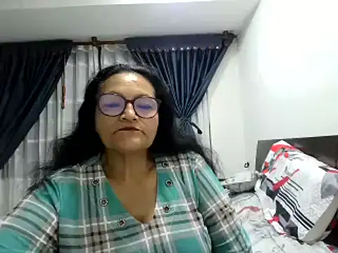 Snapshot of _Cristal chatting on November 17, 2025, 8:40 am Cristal online show from November 17, 2025, 8:40 am